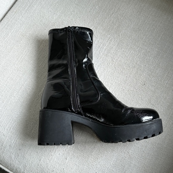 Call it Spring Boots - Picture 3 of 3